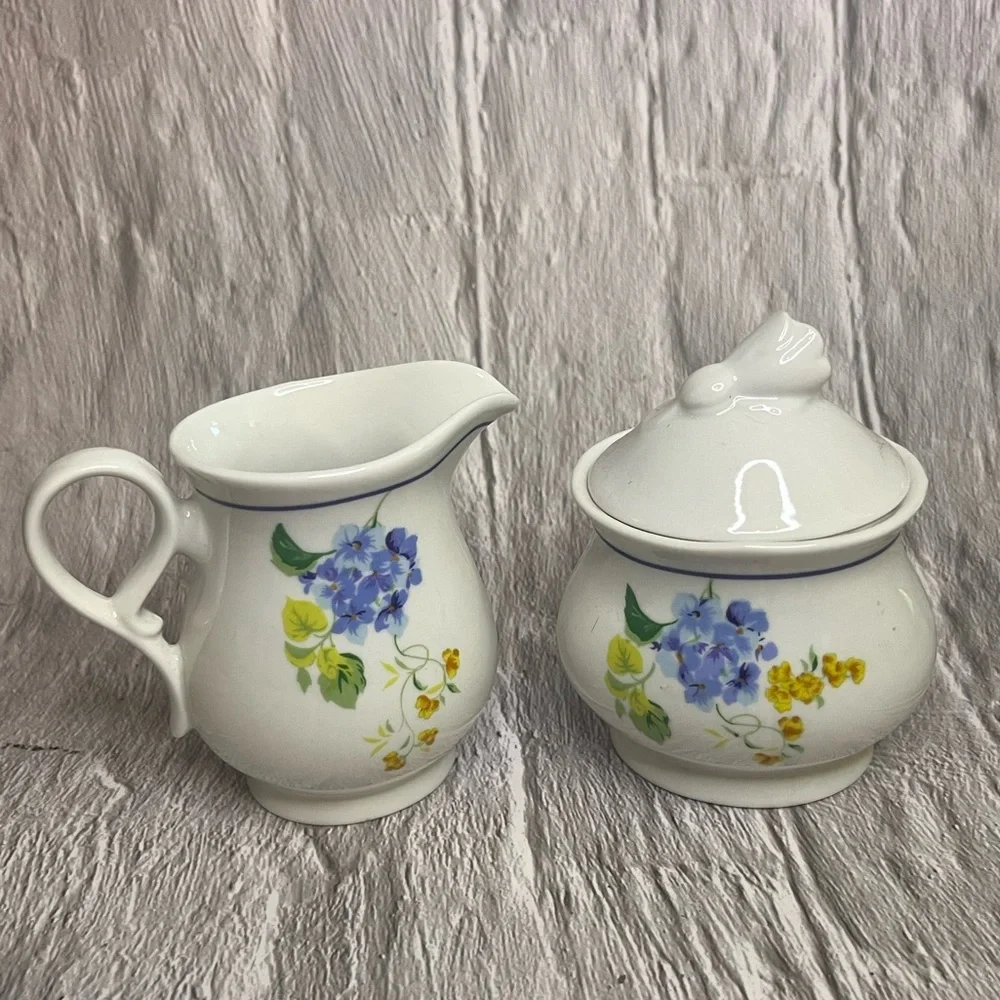 Floral Cream and Sugar